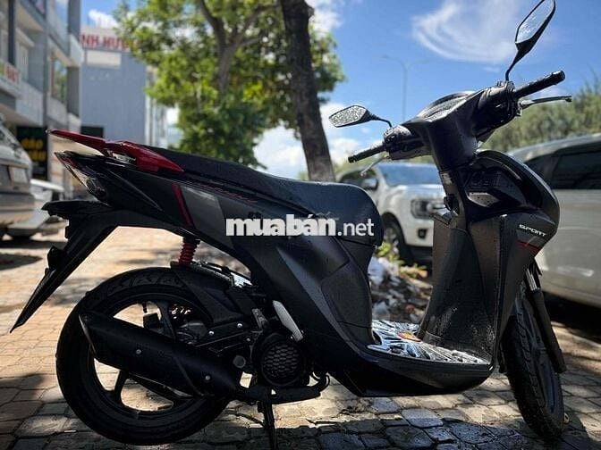 Honda Vision 2025 màu đỏ đen mới dắt hãng ra