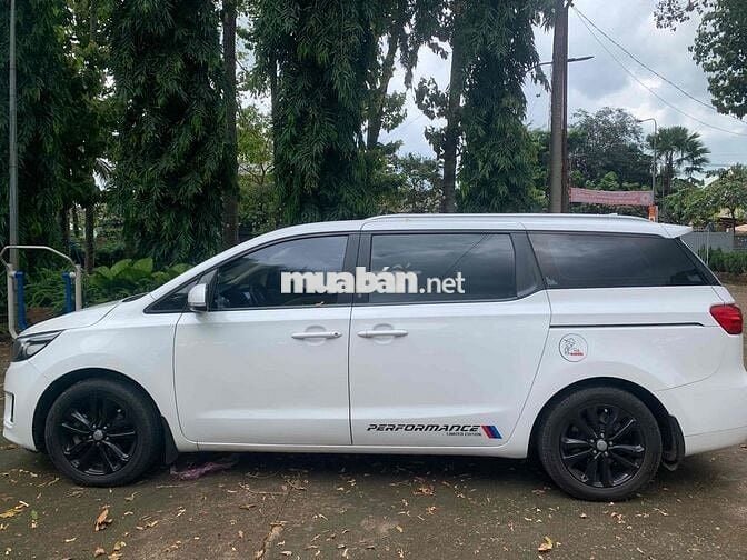 Kia Sedona 2016 2.2 DAT - 110000 km