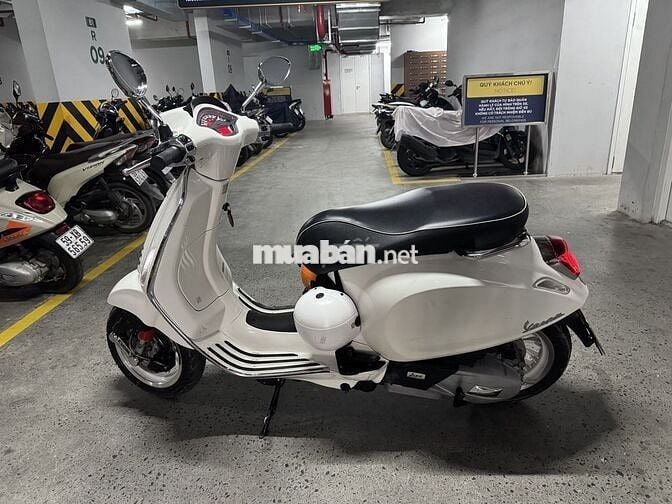 Xe tay ga Vespa Sprint ABS trắng