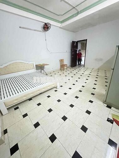 cho thuê nhà 4x22 trệt 3 lầu 11 phòng