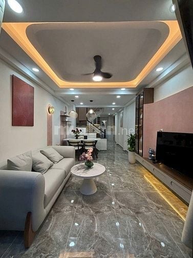 Nhà sát MT Lê Văn Sỹ 72m2, 5 tỷ 2, khu vực sầm uất, kinh doanh ổn định