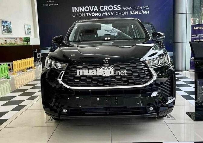 Toyota Innova Cross 2.0 2025 - 5000km xe siêu lươt