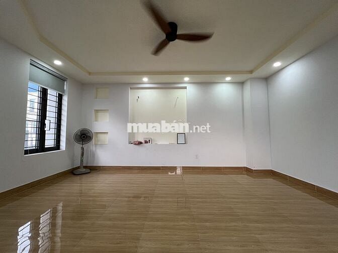 Phòng 30m2 đường Tô Hiến Thành P14 Q10. Hẻm xe tải. Thang máy.