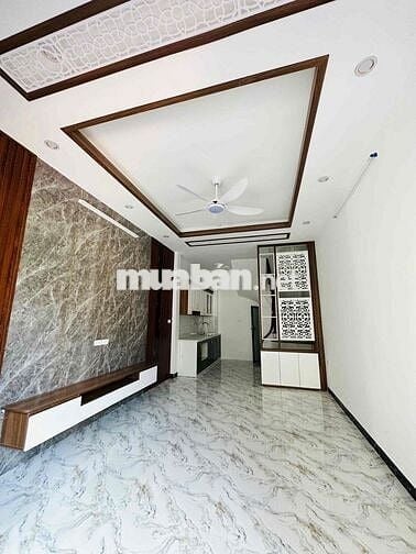 NHÀ NGUYÊN CĂN MỚI 100%. 30m2.4 TẦNG 1 TUM TẠI THẠCH BÀN LONG BIÊN.