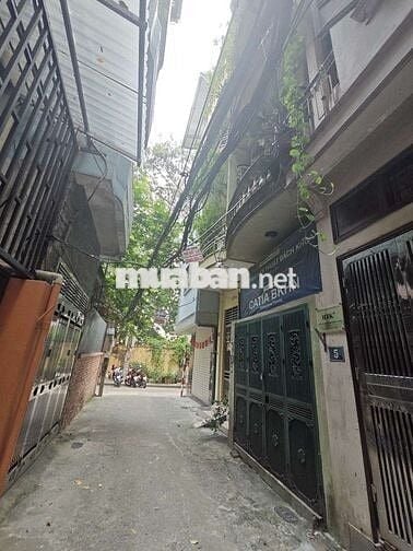 Cho thuê nhà thô nguyên căn tại trung tâm Bách Khoa