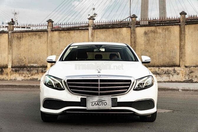 Mercedes E200 đklđ 2017- Trả trước 350Tr