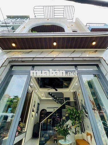 Nhà kinh doanh và ở mt đường số 8