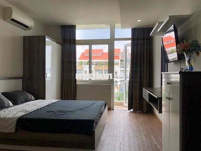 Studio ban công tách bếp máy giặt riêng cách Đại học RMIT 5 phút