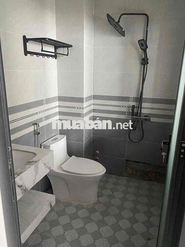 CHOTHUÊ NHÀ 10P PHAN HUY ÍCH GV (sát bên emart 2 )