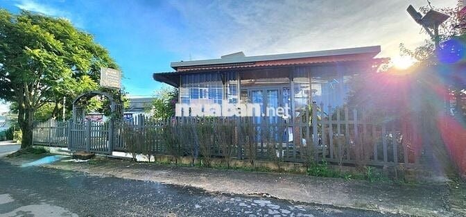 Cần cho thuê nhà gỗ mặt đường Trịnh Hoài Đức