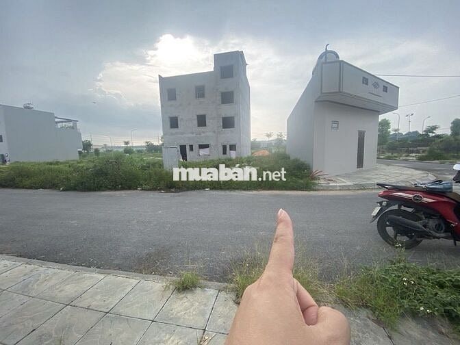 Đất tái định cư, hạ tầng hoàn chỉnh rộng sạch 2mặt thoáng giá tốt.
