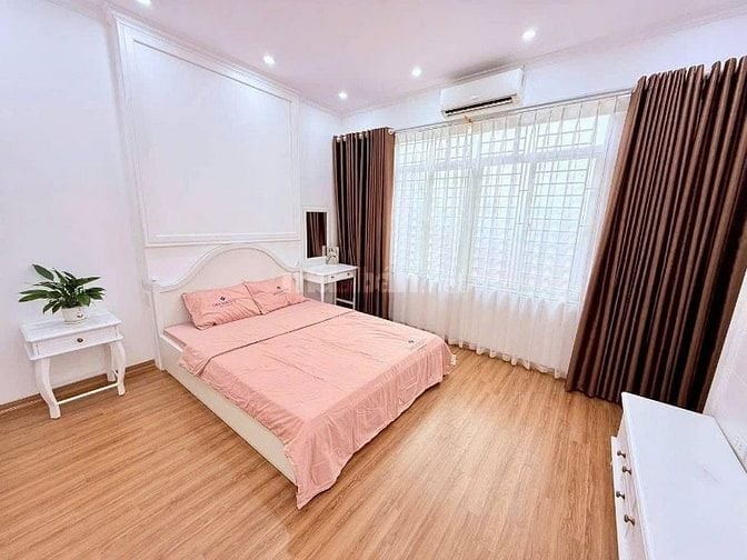 Hoàng Quốc Việt 40m2*5T nhà đẹp, cách ô tô 30m, ngõ to rộng, 7.35 tỷ