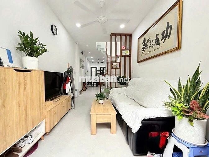 Nhà đẹp hẻm 360 Bến Vân Đồn, HXH. 35.7m2 x 3.8m2 x 3 tầng chỉ 4.63 tỷ