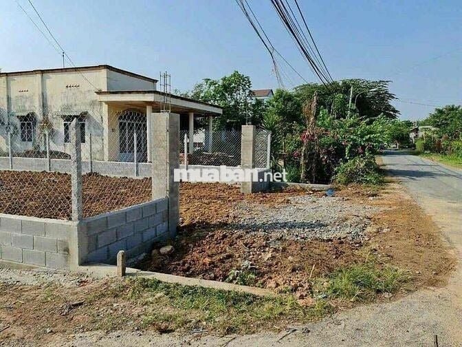 Bán mảng đất 200m2 giá 450 Triệu
