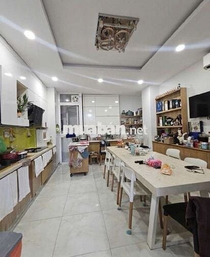Bán nhà 6 tầng, 4.6x15 Trường Sa PN, xe hơi đến cửa. Đang cho thuê trọ