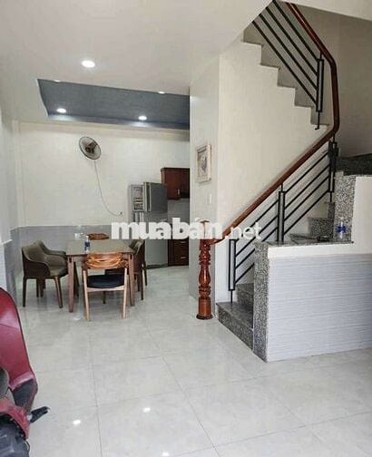 Cho thuê nhà 2 lầu Hà Huy Giáp 3 phòng ngủ hẻm ô tô gần Chợ đường