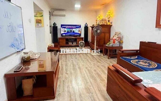 Bán nhà tập thể phố 8/3 nhà đẹp ở ngay kinh doanh 90m tầng 1 giá nhỉnh