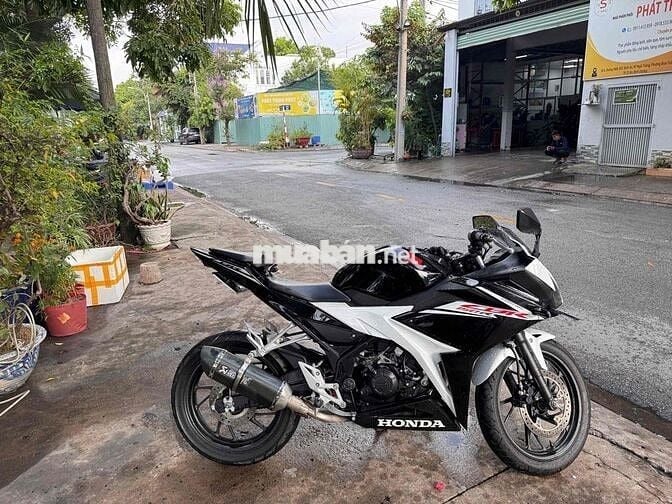dư xe nên mình cần  bán   xe đậu ở nhà