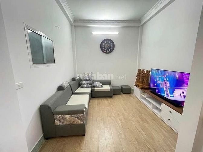 Chính chủ cho thuê nhà 3 tầng, 10 triệu, 3 ngủ,1 khách, 2 VS, nhà đẹp 