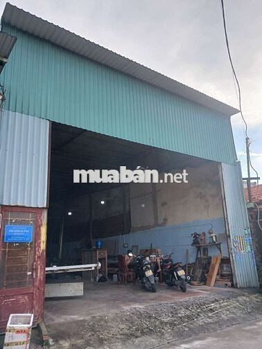 Xưởng 210 m2 ( 7,6 x 27 )trần 8m cần cho thuê