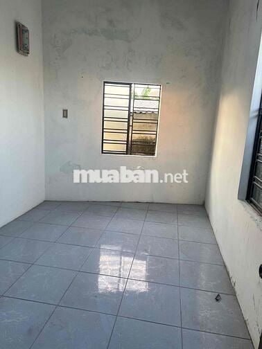 nhà đẹp còn dư 1 phòng sạch sẽ thoáng mát tầng hai hoà văn thái .
