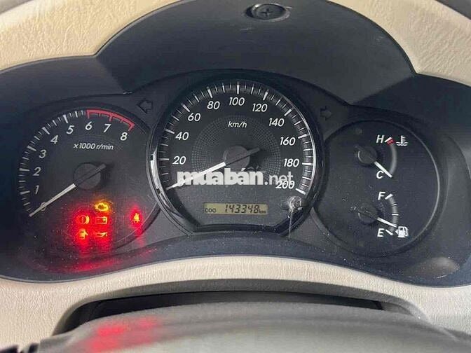 Toyota Innova 2014 2.0E - 143348 km