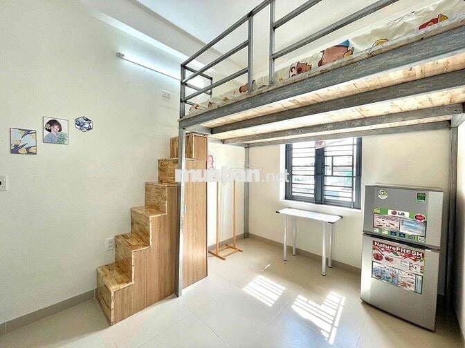 Phòng trọ có gác cửa sổ trời có sẵn nội thất gần Công Viên Làng Hoa