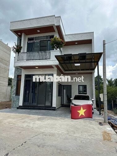 Bán nhà mới, mặt tiền ngay trung tâm