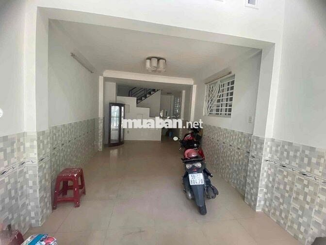 Cho thuê nhà HXH Lạc Long Quân, phường 10, 3.7x10m, 4 tầng , giá 15tr