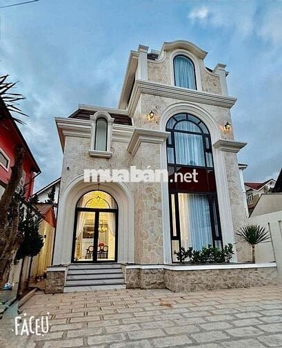 cần bán căn biệt thự, sân vườn, hồ bơi, view thành phố tại nam hồ.