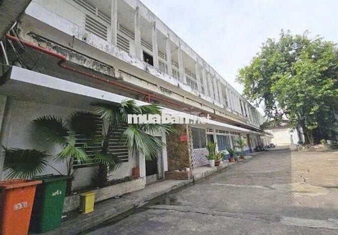 Cho thuê kho nhỏ Quận 4  DT 250m đường xe cont, tường xây sạch đẹp