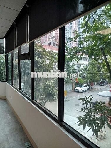 Văn phòng tầng 3,5 mặt sàn 75m2