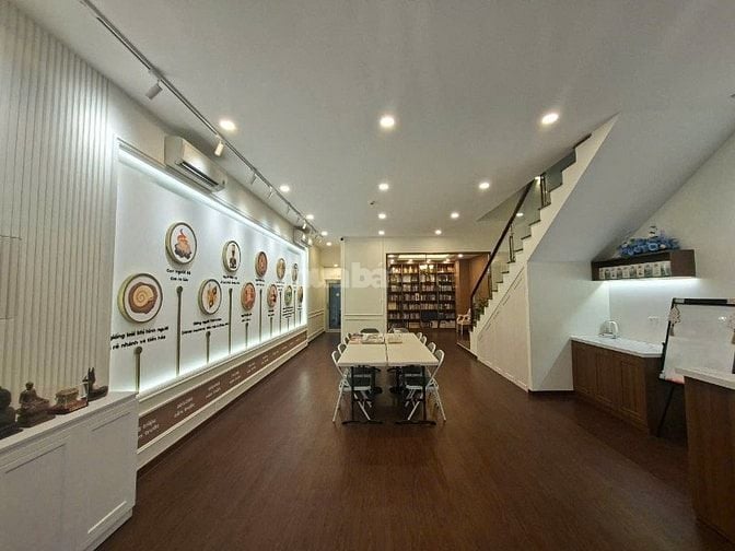 Cho thuê shophouse StarHill Phú Mỹ Hưng giá 40 triệu ( 180m 2 tầng)