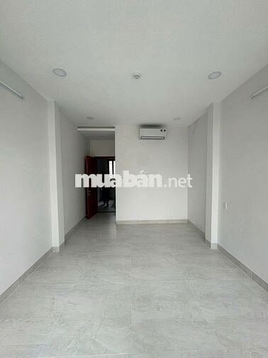 Cho thuê nhà  MT Gần Đề Thám, Q1, 4x20m Trệt + 3L+ sân thượng - 65Tr
