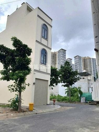 Bán GẤP lô đất kế bên Vinhomes Q9( cũ) - DT: 50,6m2 - 2tỷ8