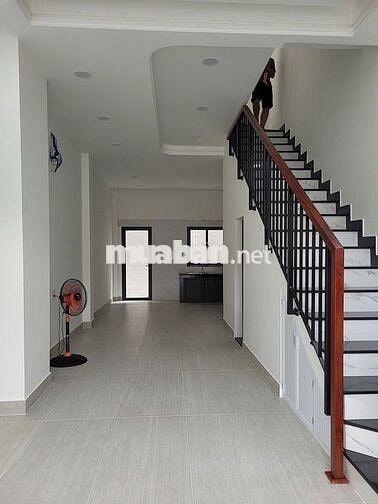 NHÀ MỚI HẺM ĐHT 18, P.ĐÔNG HƯNG THUẬN, Q12-DT4x14m 2 LẦU 4PN 5WC