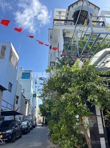 nhà góc 2 mặt tiền hẻm, DT: 5.5m x 17m. Vuông đẹp. CN: 95m². 2 lầu st