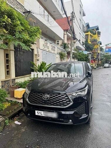 Innova Cross V 2025 - 4500 km