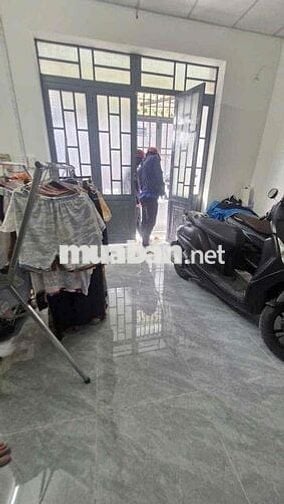 Cho thuê nhà 4,2tr/ tháng.  DT: 4m x 14m cấp 4 có 2PN 1WC.  Đường Võ V