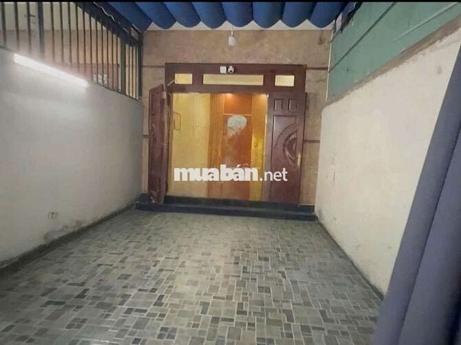 CHO THUÊ NHÀ 4 TẦNG MẶT TIỀN HẺM 606 QL 13 SÁT BÊN HỒNG LONG