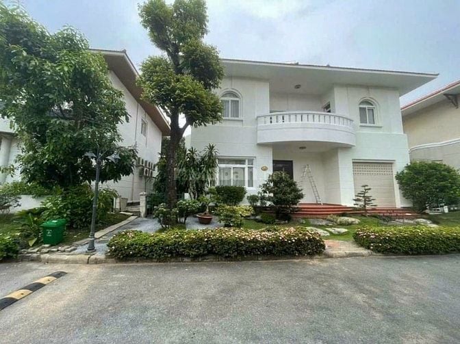 Cho thuê Biệt Thự đơn lập Phú Gia- PMH giá 93tr- có sân vườn