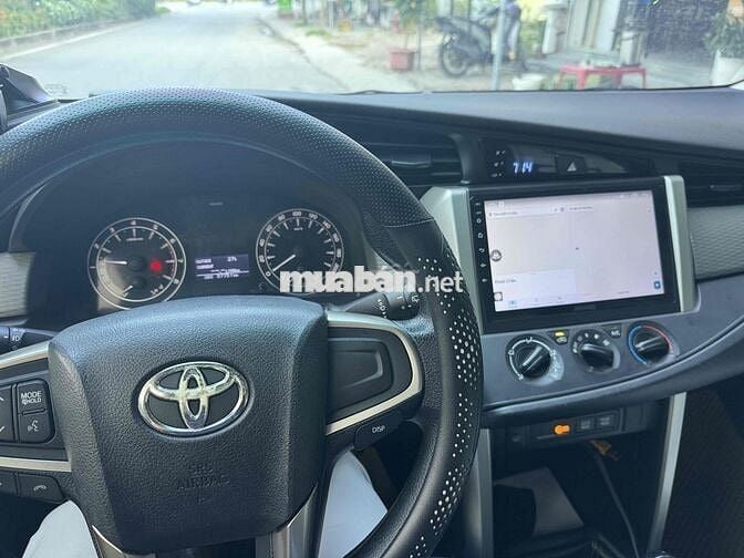 Toyota Innova 2016 2.0E - 900000 km