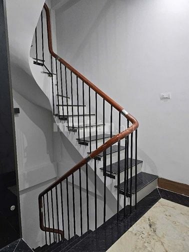 Ô TÔ QUA NHÀ NHỎ TRUNG LIỆT THÁI HÀ THANG MÁY 25M2X6T GIÁ 10,35 TỶ