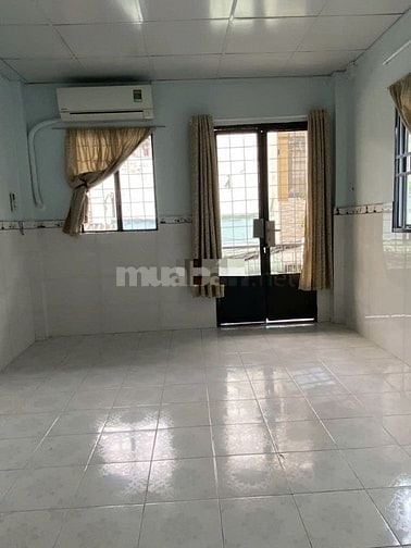 Cho thuê nhà hẻm 4m(XH) Lạc Long Quân, P.3, Q.11 giá 8.5tr