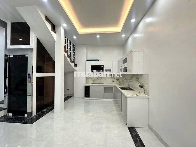 Anh Trung đang bán nhà 50m,5t tại Phùng Hưng,HĐ,t/máy, ô tô đỗ chỉ 10t