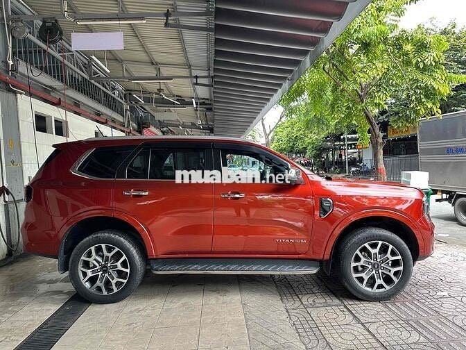 Ford Everest Titanium 4x4 2022, bảo hành Ford 2027