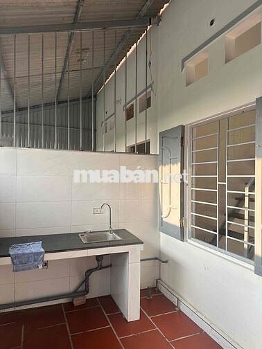 Nhà ở có sân thoáng đãng mới xây