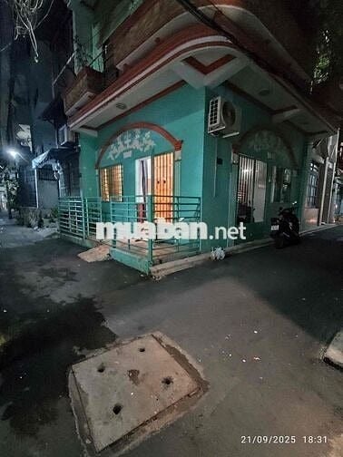 Cho thuê phòng mặt đất có khoảng sân rộng nội thất đầu đủ