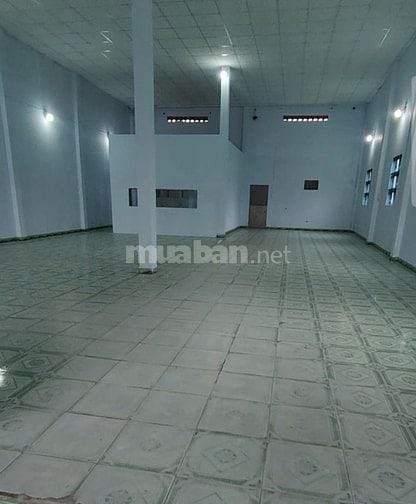 Cho thuê kho mặt tiền Hóc Môn,DT 350m2 ,10x35m điện 3 pha, container 