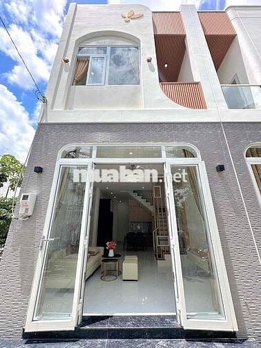 NHÀ ĐẸP MỚI XÂY - ĐẦY ĐỦ NỘI THẤT ĐẸP - NGAY CHỢ BÌNH THUỶ - LỘ Ô TÔ